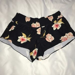 Swim shorts/ board shorts
